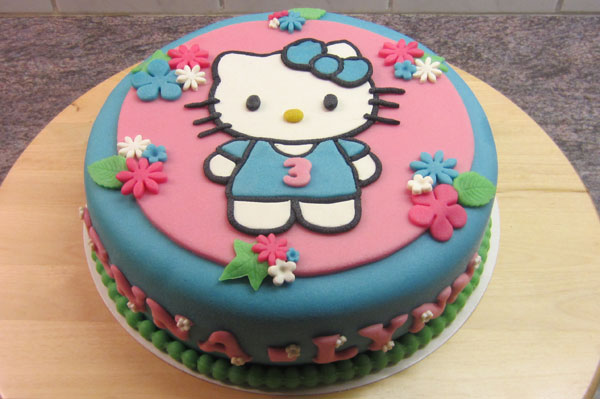 Ongekend Taarten van Marieke: Hello Kitty taart UX-13